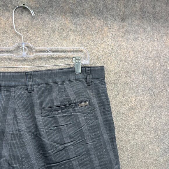 Greg Norman Shorts Mens 34 Gray Plaid Cotton Cargo Golf Tasso Elba Performance - Picture 9 of 10